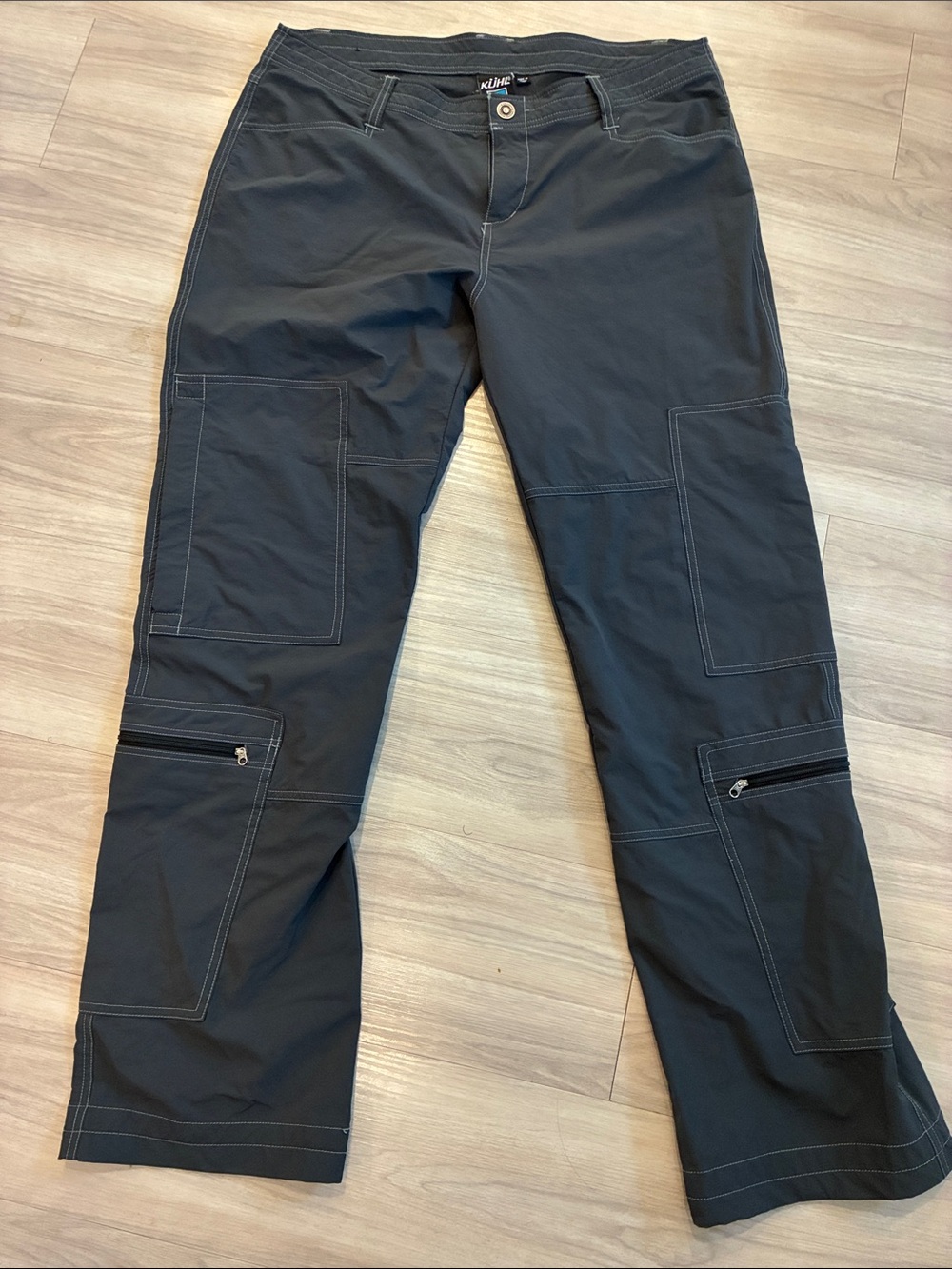 Kuhl Woman’s Black Cargo Pants with Zip Pockets
